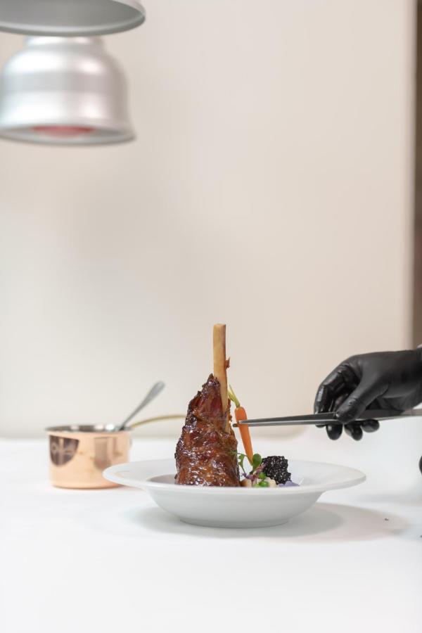 Hotel The View Bouznika Exterior foto A chef preparing a dish