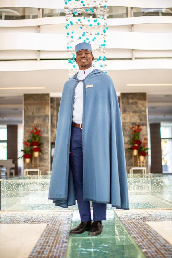 Hotel The View Bouznika Exterior foto A hotel manager wearing a blue cloak