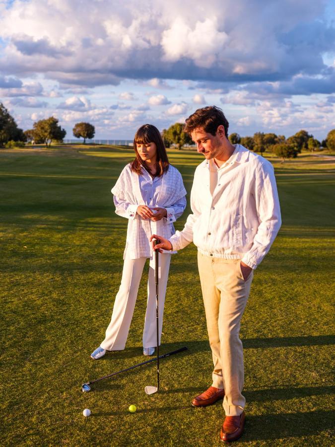 Hotel The View Bouznika Exterior foto Golfers wearing white
