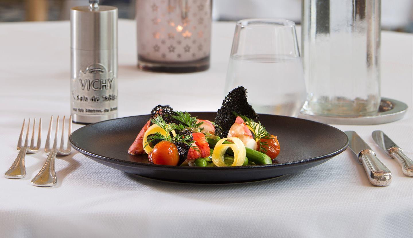 Hotel The View Bouznika Exterior foto A salad prepared by a private chef