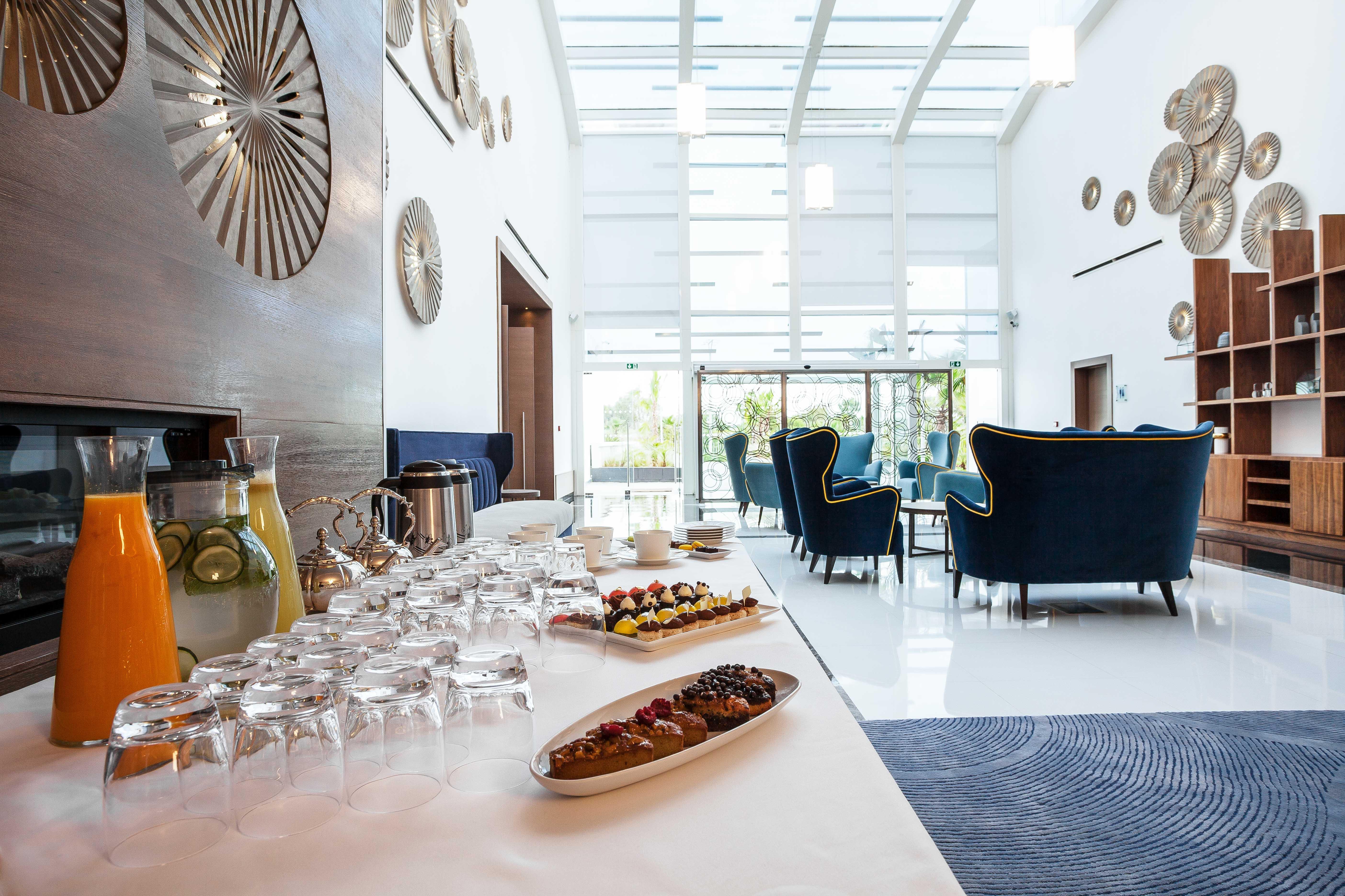 Hotel The View Bouznika Exterior foto The lounge at the airport