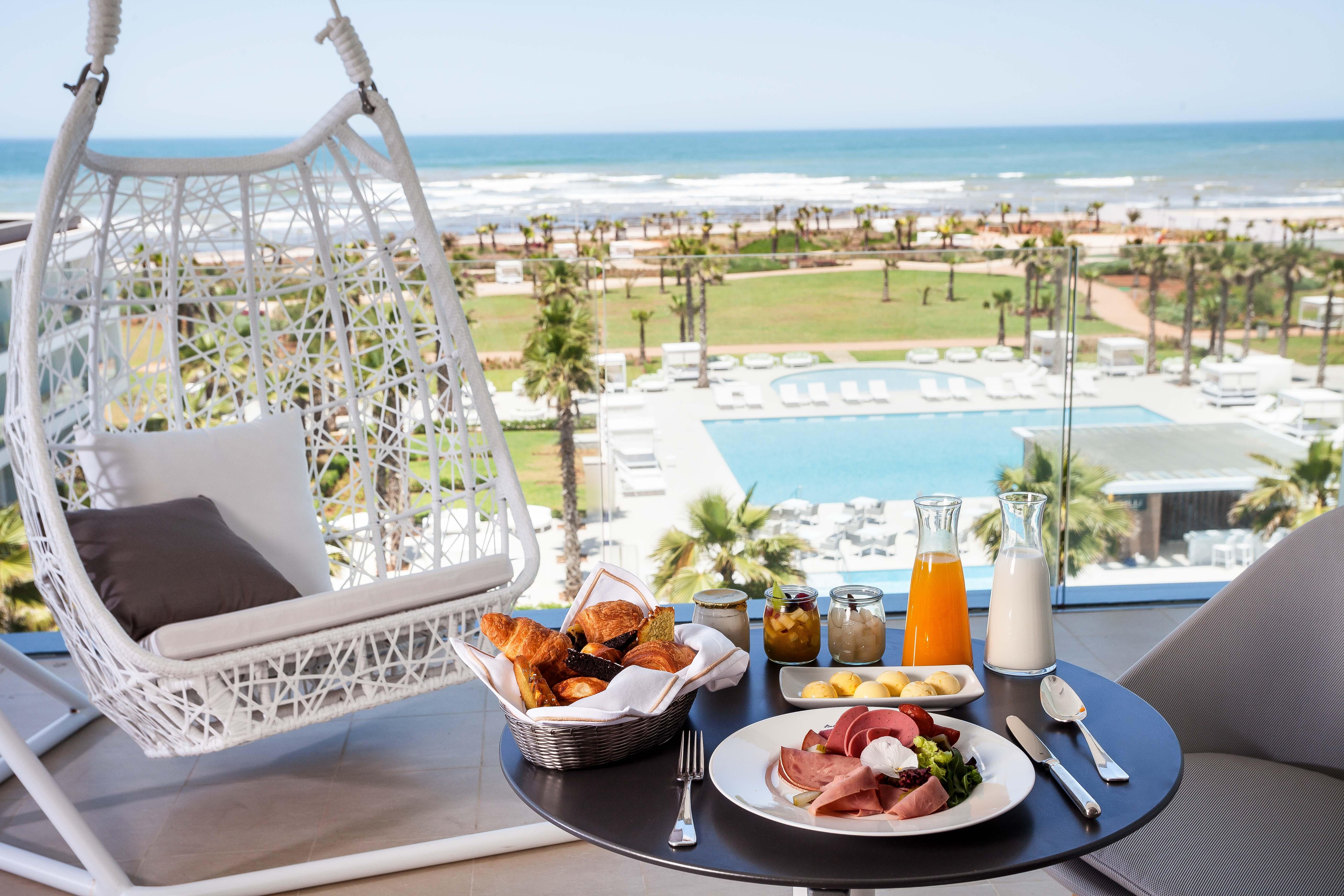Hotel The View Bouznika Exterior foto Breakfast at a hotel