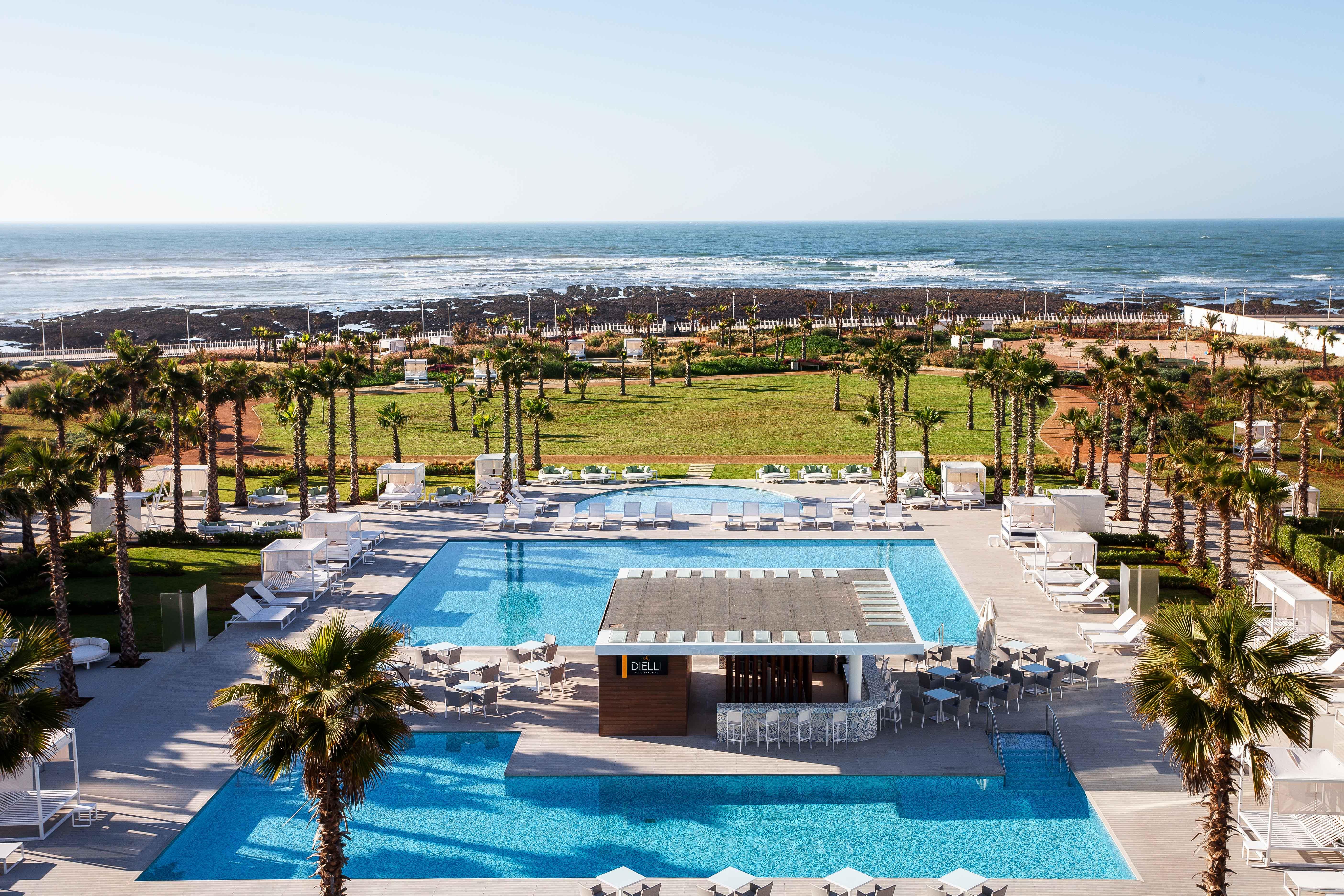 Hotel The View Bouznika Exterior foto The pool at the Royal Mirage Hotel