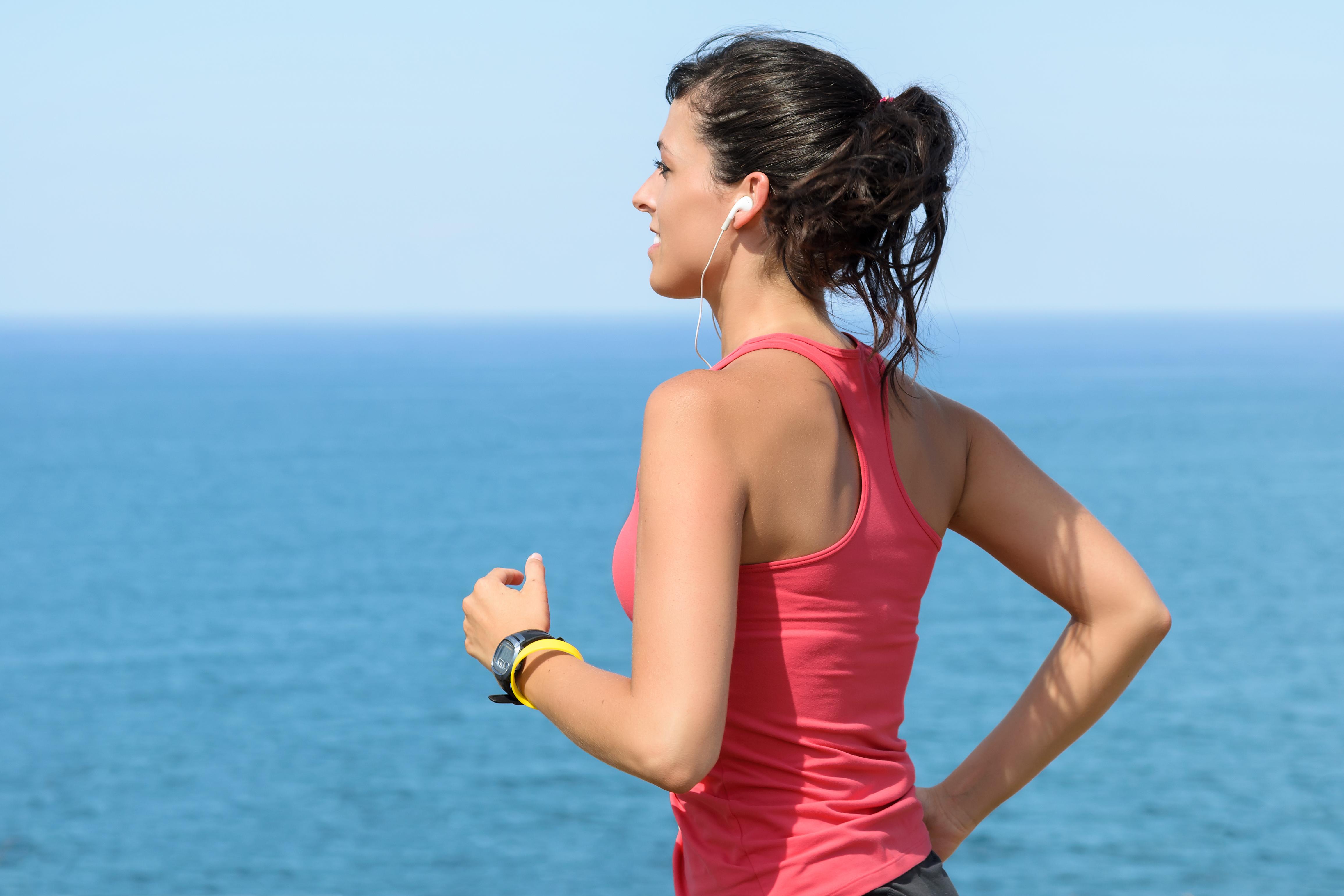 Hotel The View Bouznika Exterior foto A woman jogging