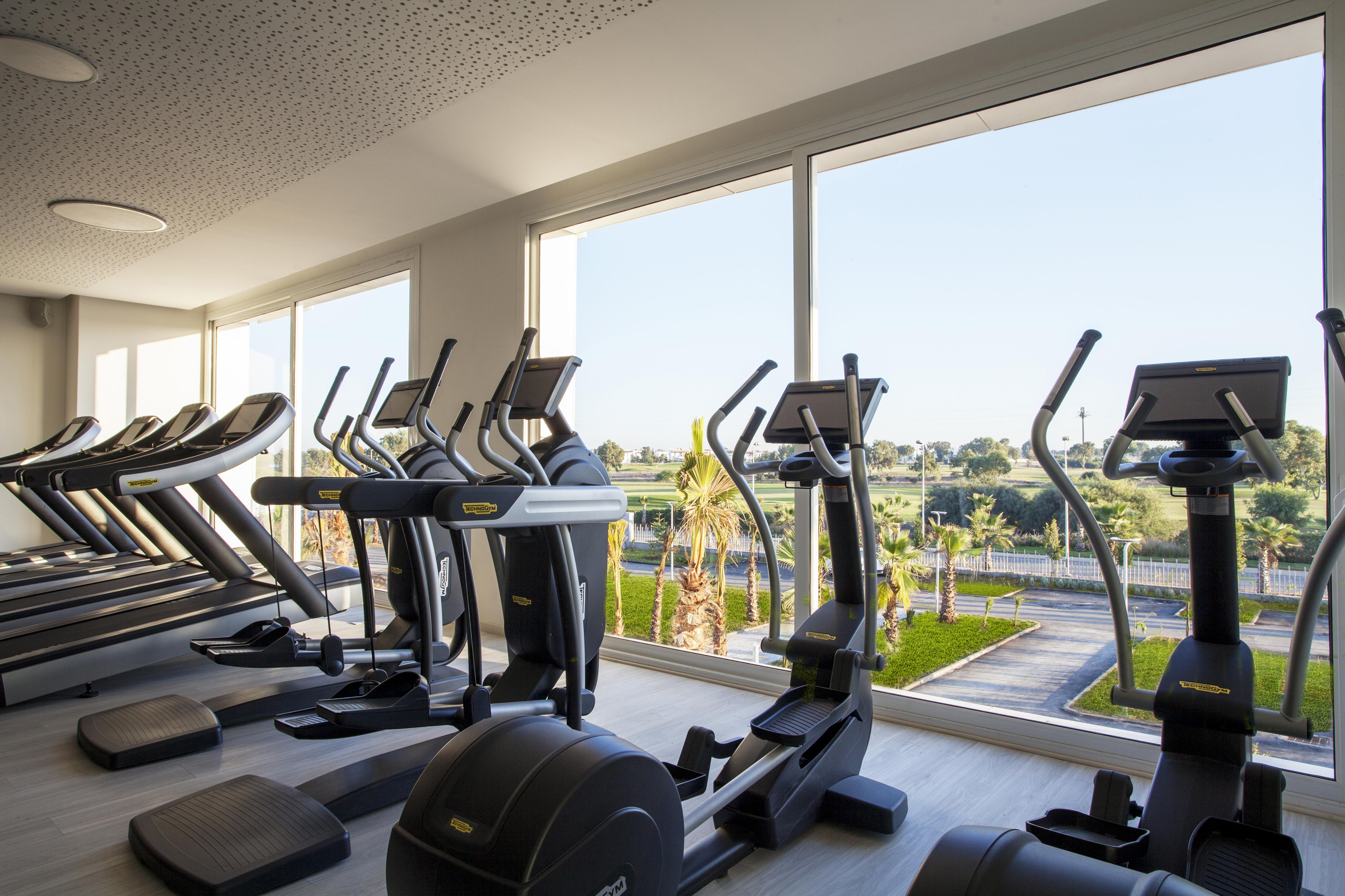 Hotel The View Bouznika Exterior foto The gym at the hotel