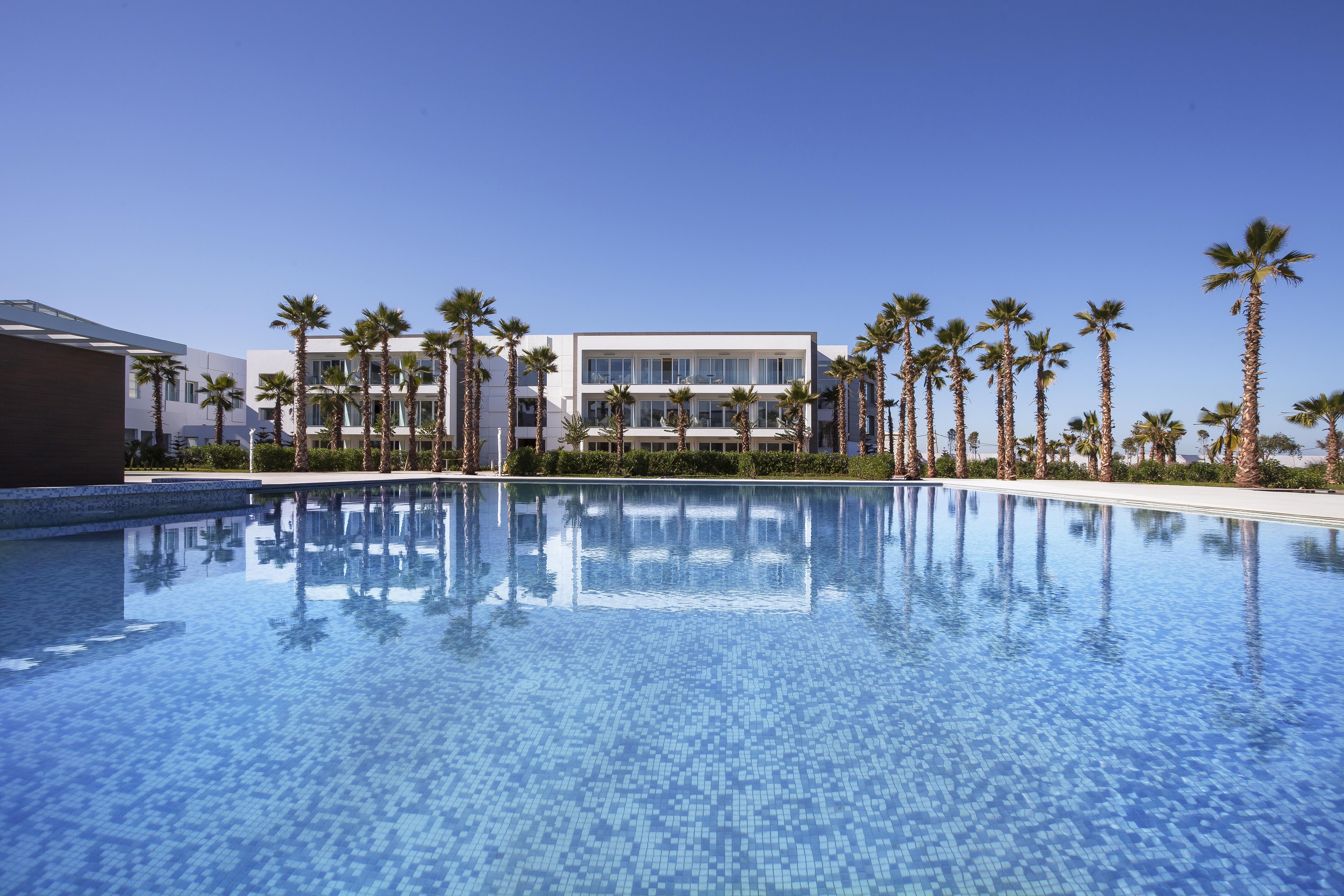 Hotel The View Bouznika Exterior foto The resort's main pool